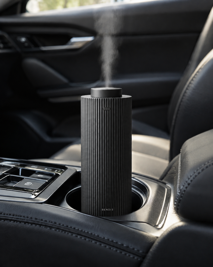 BENDIS DRIVE, difusor de aromas para coche de aluminio colocado en el portavasos